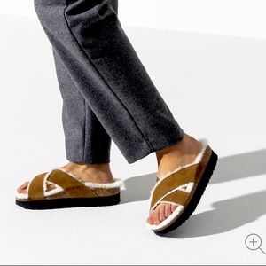 BIRKENSTOCK Daytona Platform Shearling Sandals. NEW. Size: 9, 40